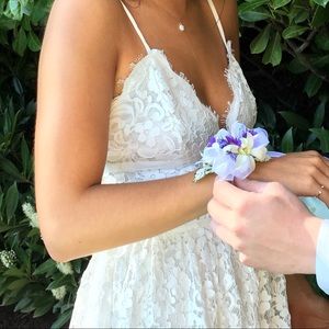 White lace short dress